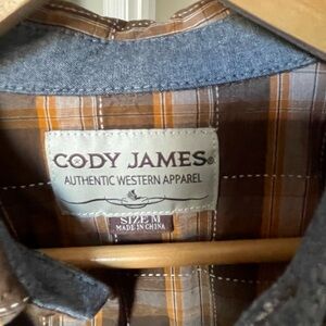 Cody James western. Men’s size medium.